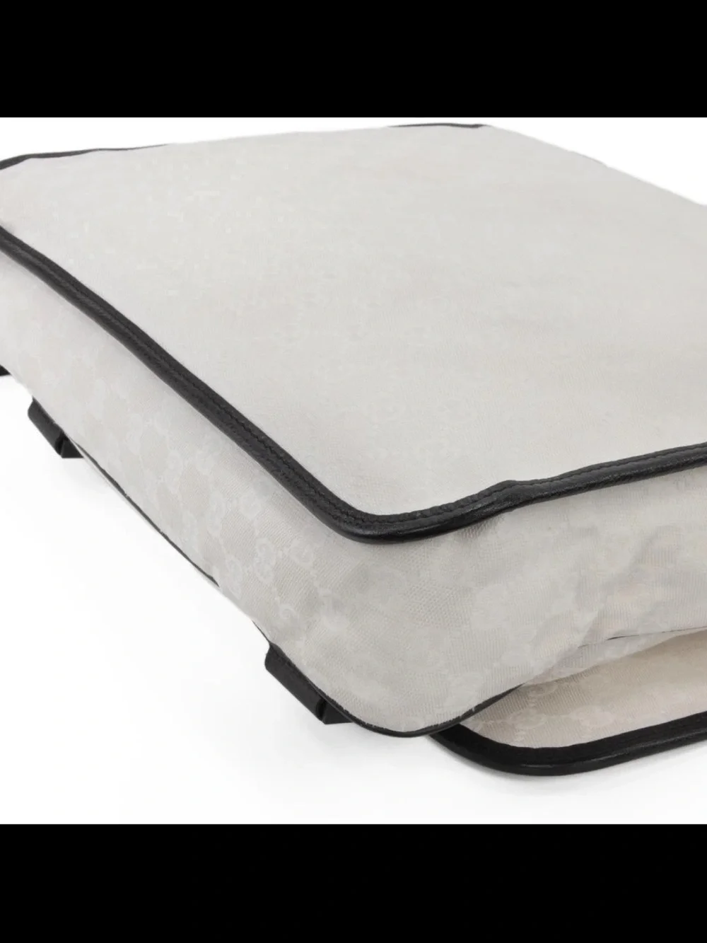 Gucci messenger bag
